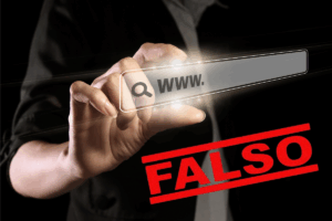 Página web falsa detectada en internet, concepto de protección digital por agencia de reputación online en México.