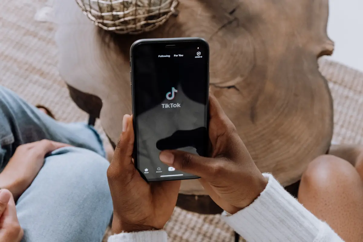 borrar videos difamatorios de TikTok